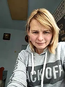 Snapshot of Masha412111 chatting on 11-24-25, 08:25 Masha412111 online show from 11-24-25, 08:25