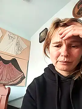 Snapshot of Masha412111 chatting on 12-15-25, 09:46 Masha412111 online show from 12-15-25, 09:46