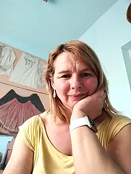 Snapshot of Masha412111 chatting on 12-17-25, 12:11 Masha412111 online show from 12-17-25, 12:11