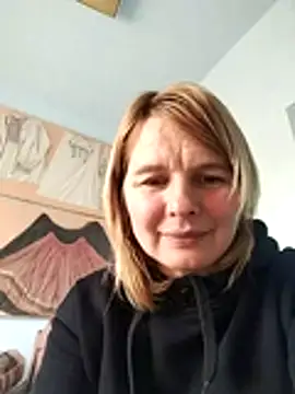 Snapshot of Masha412111 chatting on 12-18-25, 08:31 Masha412111 online show from 12-18-25, 08:31