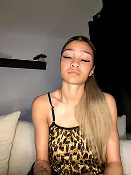 Honeyyyxo online show from 11-05-25, 08:53