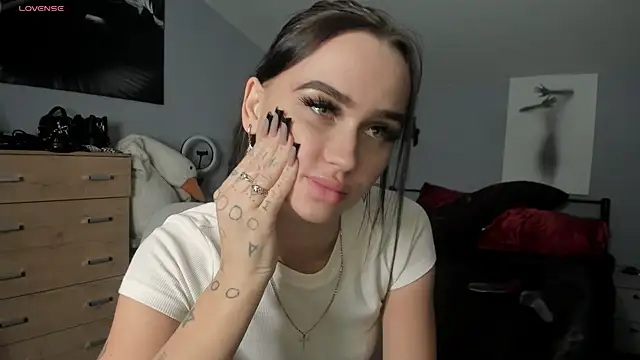 Snapshot of Lisa__Johnson chatting on 10-31-25, 12:11 Lisa Johnson online show from 10-31-25, 12:11