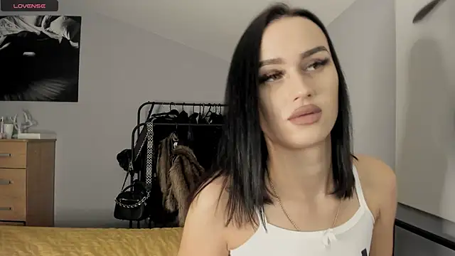 Snapshot of Lisa__Johnson chatting on 11-07-25, 12:10 Lisa Johnson online show from 11-07-25, 12:10