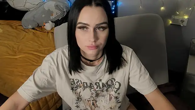 Snapshot of Lisa__Johnson chatting on 12-04-25, 12:20 Lisa Johnson online show from 12-04-25, 12:20