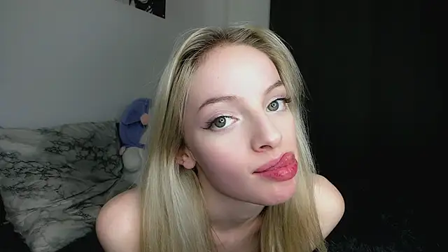 Snapshot of PocketDollX chatting on 11-14-25, 02:49 PocketDollX online show from 11-14-25, 02:49