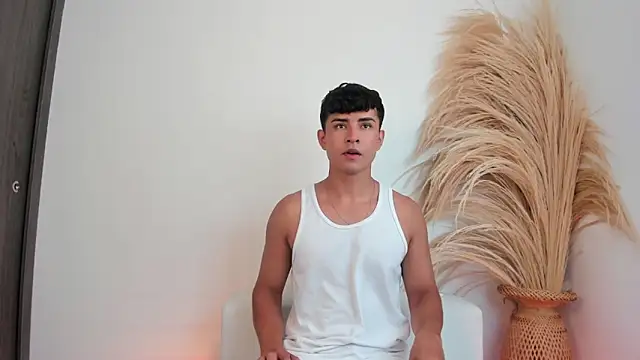 Snapshot of Thiago_Connor21 chatting on 12-17-25, 05:52 Thiago Connor21 online show from 12-17-25, 05:52