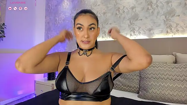 Snapshot of saraycollins chatting on 12-17-25, 11:05 saraycollins online show from 12-17-25, 11:05