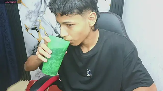 Im david02 online show from 01-06-26, 02:21