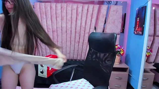 sarah sweett  online show from 03-19-26, 02:10