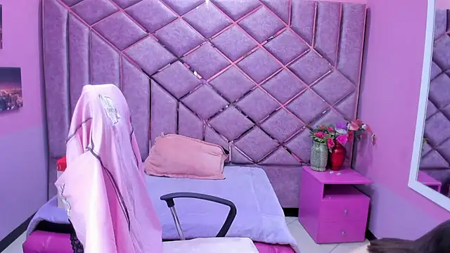 sarah sweett  online show from 04-08-26, 02:50