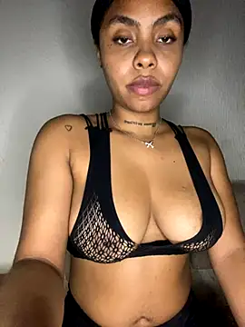 Snapshot of Itanydiorr chatting on 11-25-25, 06:13 Itanydiorr online show from 11-25-25, 06:13