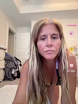 Snapshot of privateplaymilf chatting on 06-15-26, 09:06 privateplaymilf online show from 06-15-26, 09:06