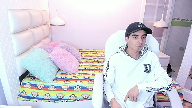 Hottie Guy online show from 10-25-25, 12:13