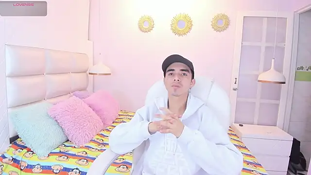 Hottie Guy online show from 10-30-25, 12:28