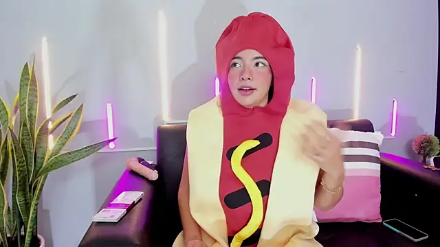 Snapshot of Jules_Angel chatting on 10-31-25, 01:45 Jules Angel online show from 10-31-25, 01:45