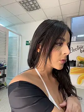 Snapshot of ArieliciousXXX chatting on 06-16-26, 01:14 ArieliciousXXX online show from 06-16-26, 01:14