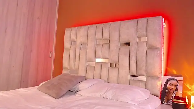 Snapshot of Emily_knights chatting on 02-06-26, 08:23 Emily knights online show from 02-06-26, 08:23