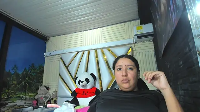 DulcineaSaenz online show from 10-16-25, 08:10