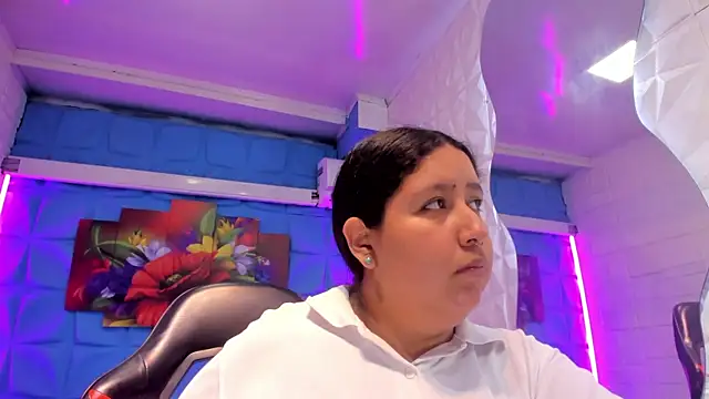 DulcineaSaenz online show from 10-18-25, 08:31