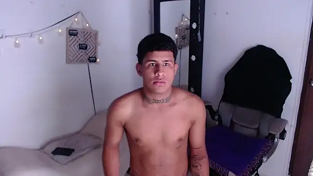 Snapshot of Dylan_horny chatting on 11-27-25, 10:50 Dylan horny online show from 11-27-25, 10:50