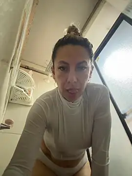 Snapshot of GisellTorres36 chatting on 10-13-25, 05:35 GisellTorres36 online show from 10-13-25, 05:35