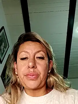 Snapshot of GisellTorres36 chatting on 06-10-26, 04:12 GisellTorres36 online show from 06-10-26, 04:12