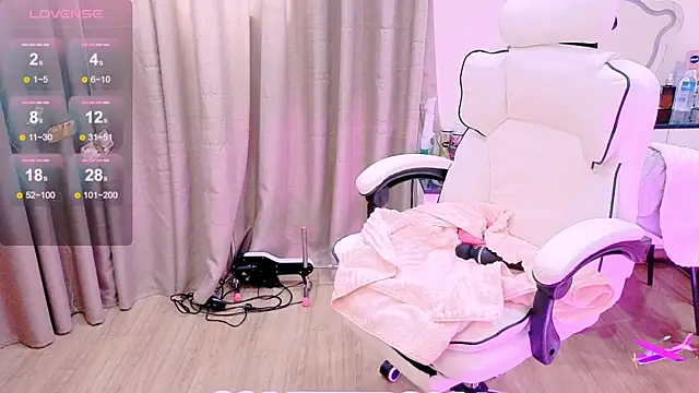 Snapshot of _Aria_Moonie chatting on 10-29-25, 02:58 Aria Moonie online show from 10-29-25, 02:58