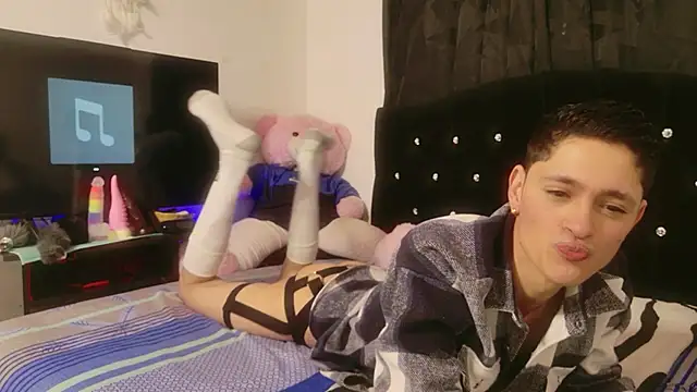 Tyler cat online show from 10-06-25, 11:18