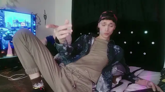 Tyler cat online show from 11-24-25, 11:37