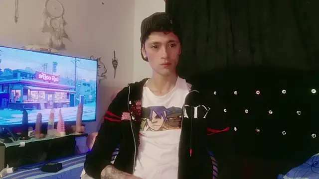 Snapshot of Tyler_cat chatting on 12-18-25, 06:41 Tyler cat online show from 12-18-25, 06:41