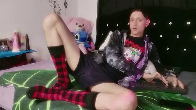 Snapshot of Tyler_cat chatting on 02-01-26, 12:26 Tyler cat online show from 02-01-26, 12:26