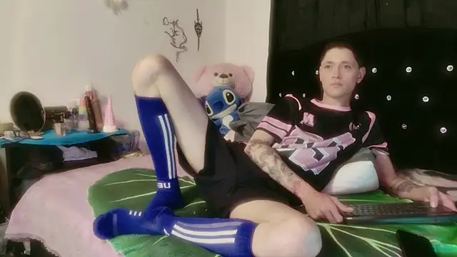 Snapshot of Tyler_cat chatting on 02-05-26, 12:43 Tyler cat online show from 02-05-26, 12:43