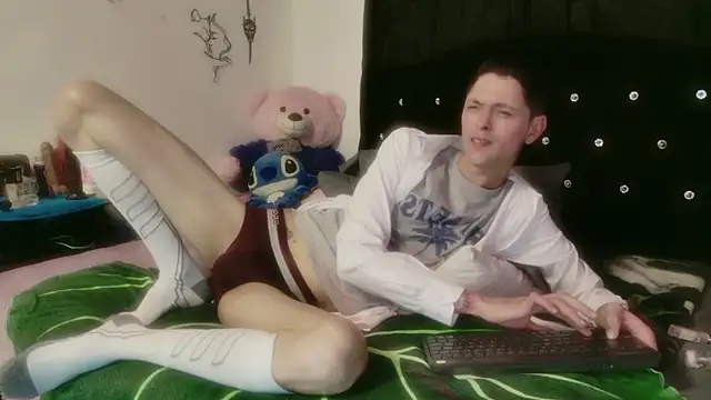 Snapshot of Tyler_cat chatting on 02-06-26, 11:46 Tyler cat online show from 02-06-26, 11:46