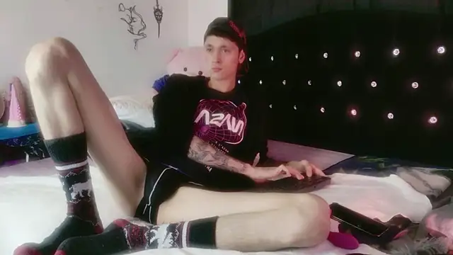 Tyler cat online show from 03-27-26, 01:22