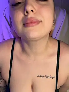 KellyMoors online show from 04-20-26, 01:30