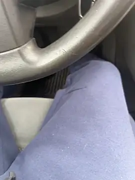 Snapshot of ayrtonmen chatting on 10-28-25, 01:58 ayrtonmen online show from 10-28-25, 01:58