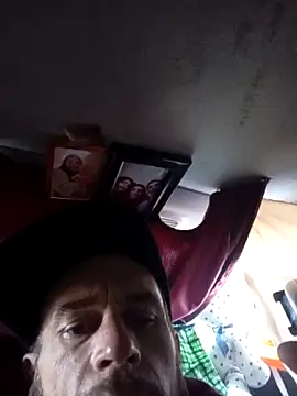 Snapshot of LetMeLiqU chatting on 10-24-25, 10:50 LetMeLiqU online show from 10-24-25, 10:50