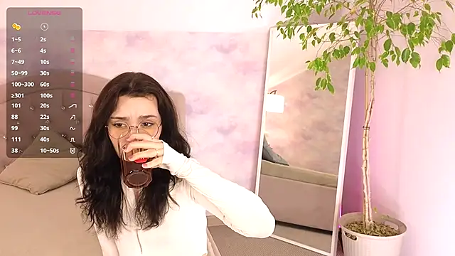 Snapshot of ElizabethMilller_ chatting on 05-06-26, 03:39 ElizabethMilller online show from 05-06-26, 03:39