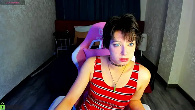 Sara Frayer online show from 10-07-25, 01:03