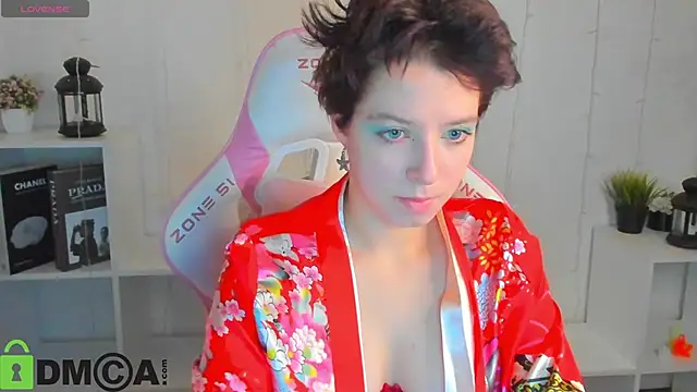 Sara Frayer online show from 12-04-25, 01:04