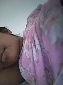Snapshot of hottywife-03 chatting on 06-05-26, 12:00 hottywife-03 online show from 06-05-26, 12:00