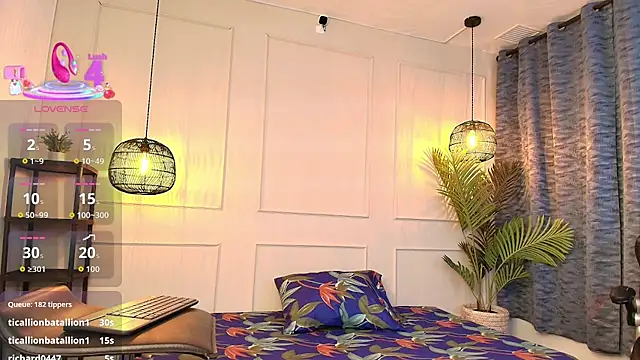 Nikki Vesper online show from 12-17-25, 11:49