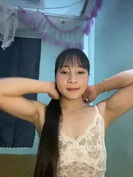 Snapshot of banlinh004 chatting on 06-17-26, 02:40 banlinh004 online show from 06-17-26, 02:40