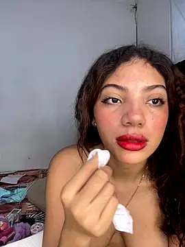 Snapshot of Azza__Slimene chatting on 10-02-25, 02:13 Azza Slimene online show from 10-02-25, 02:13