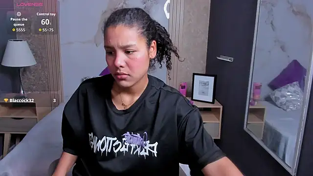 AriaVega online show from 11-24-25, 12:16