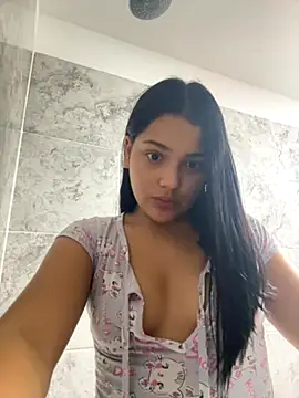 Snapshot of Lunahanzee chatting on 11-04-25, 08:08 Lunahanzee online show from 11-04-25, 08:08