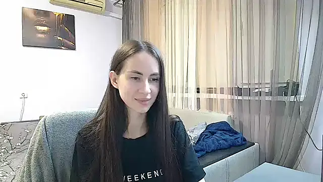 Chloe Skims online show from 10-12-25, 04:39