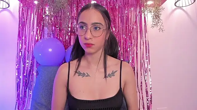 Alana Martinez  online show from 11-29-25, 01:36