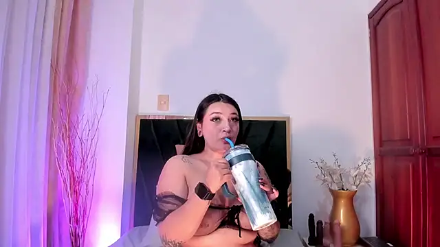 Snapshot of LilithEsme chatting on 10-14-25, 11:49 LilithEsme online show from 10-14-25, 11:49