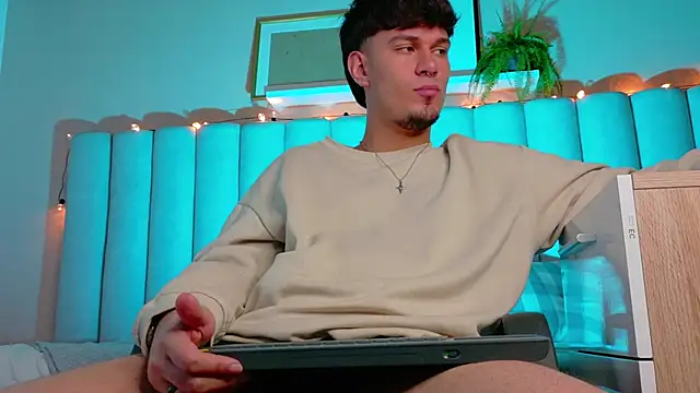 Snapshot of LiamThunder05_ chatting on 11-08-25, 03:07 LiamThunder05 online show from 11-08-25, 03:07